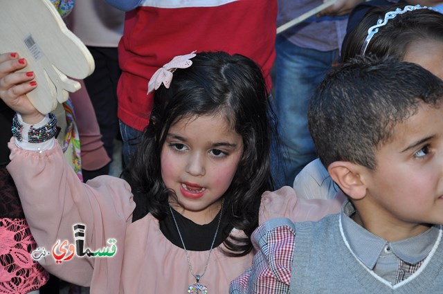 كفرقاسم – فيديو: بساتين الامل, السلام , والمحبة تحتفل بعيد الام على انغام عمو انس وجوقته ..